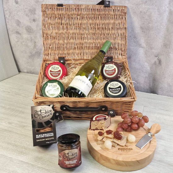 Cloudy Bay Sauvignon Blanc Luxury Cheese Hamper