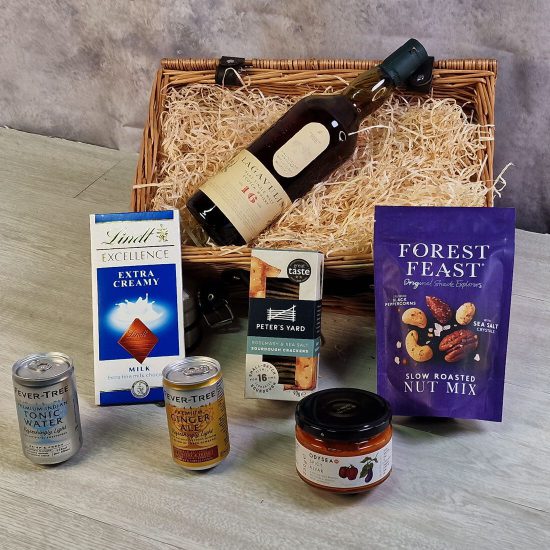 Lagavulin 16 Year Old Whisky Luxury Treat Hamper